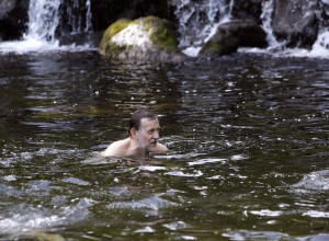 Mariano Rajoy en el río Umia, en Pontevedra