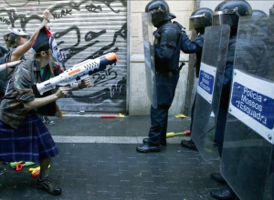 Los Mossos d’Esquadra y los disturbios del “Banc Expropiat” en Gracia