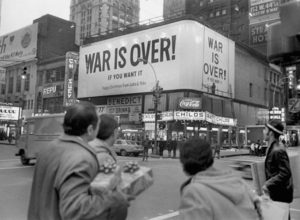 Teatro con obra titulada la guerra se ha acabado